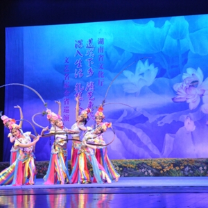 李小嘉等藝術名家送戲下鄉 湖南24縣市演出35場
