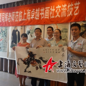 指畫(huà)家賈同輝蒞臨上海卓越書(shū)畫(huà)社交流技藝