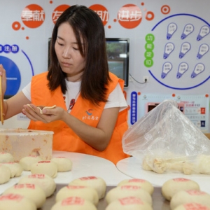 新老志愿者共渡中秋，靜安“護(hù)航志愿隊(duì)”開展結(jié)對(duì)服務(wù)