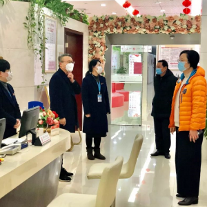 奉賢區(qū)民政局黨委書記、局長(zhǎng)陳靜到區(qū)婚姻登記處檢查指導(dǎo)疫情防控工作