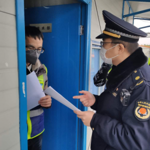 文明施工如何辦城管普法上門做宣傳——松江區城管經開區中隊助力工地文明施工