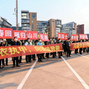 致敬、慰問(wèn)、感謝！李強(qiáng)歡迎這些白衣戰(zhàn)士平安凱旋，叮囑他們休息好、調(diào)整好、恢復(fù)好