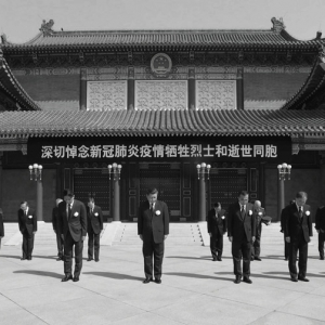 全國(guó)各地各族人民深切悼念抗擊新冠肺炎疫情斗爭(zhēng)犧牲烈士和逝世同胞 習(xí)近平李克強(qiáng)栗戰(zhàn)書(shū)汪洋王滬寧趙樂(lè)際韓正王岐山在京出席哀悼活動(dòng)
