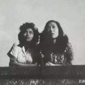 張愛玲去世，電影節(jié)展示她的電影，記者：可以約這位女士專訪么