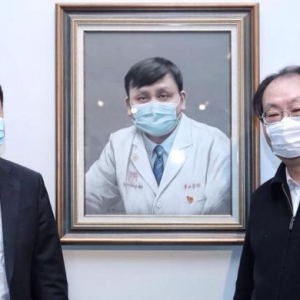 吳正恭：選擇畫張文宏，是因為他有著阿拉“上海醫(yī)生”的特點?——實在、懂經(jīng)、拎得清