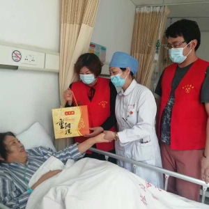 上海通俗文藝研究會(huì)公益慈善部重陽節(jié)敬老