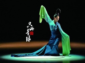 把傳統(tǒng)文化“雅致感”融入服裝——訪《只此青綠》服裝總設(shè)計(jì)師陽(yáng)東霖