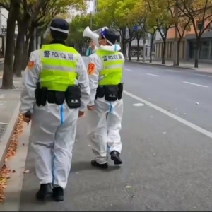 孔鴻聲：警徽，在“疫”線閃耀——獻(xiàn)給奮戰(zhàn)在“疫”線的人民警察