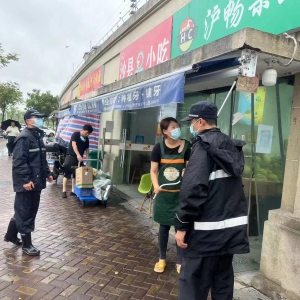 上下齊心戰(zhàn)臺風，眾志成城排隱患